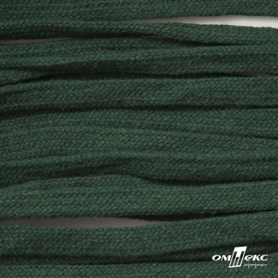 Шнур плетеный d-8 мм плоский, 70% хлопок 30% полиэстер, уп.85+/-1 м, цв.1016-т.зеленый - купить в Камышине. Цена: 742.50 руб.